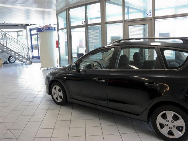 Hyundai i30 Kombi  für nur 3.300,- € bei Hoffmann Automobile in Wolfsburg kaufen und sofort mitnehmen - Bild 13